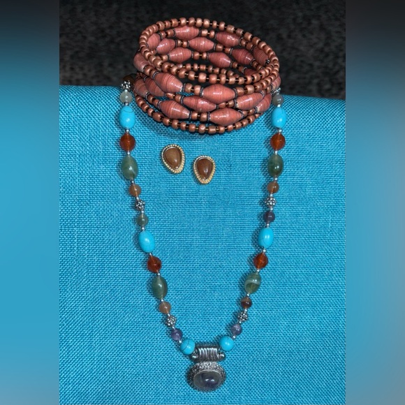 costume Jewelry - 3 pc Earrings bracelet. necklace bundle